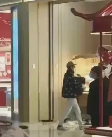 最新爆料珠宝店纠纷,最新爆料揭露惊人内幕 第3张 最新爆料珠宝店纠纷,最新爆料揭露惊人内幕 第3张